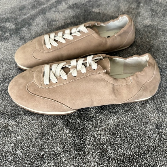 Polo Ralph Lauren - Women's The Suede Pony Ballerina Sneaker, Size 7.5 (US) - Picture 2 of 8